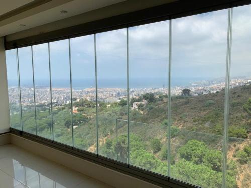 Sea view, apartment Ain Saadeh – khách sạn tại Bhamdoun