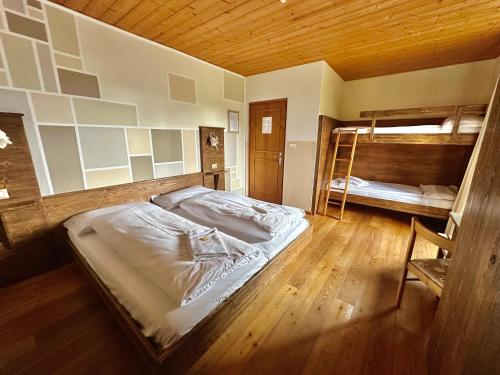 1 king bed, 1 bunk bed