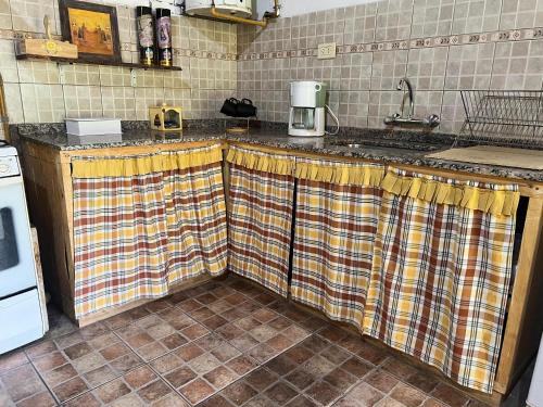 virtuve, Las Hortensias-monoambiente in La Consulta San Carlos Mendoza