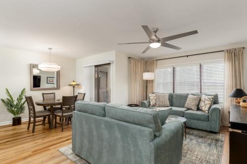 Only four short blocks to the ocean outdoor pool hot tub grilling picnic tables - main image