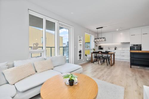 Peaceful new apt next to Sky Lagoon