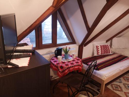 3 twin beds