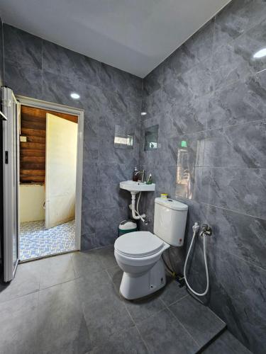 Shower, Balek Kuale in Malacca