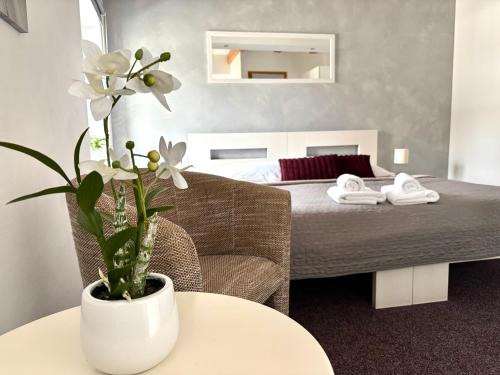 Twin Room with Private Bathroom
