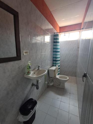 Shower, LE REEVE, 3BR, Paz, Diseno Bohemio & Grupos in La Heroica