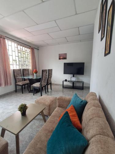 Shared lounge/TV area, LE REEVE, 3BR, Paz, Diseno Bohemio & Grupos in La Heroica