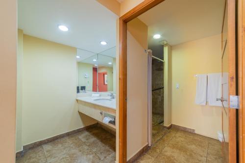 641045262 Seven Crown La Paz Centro Historico