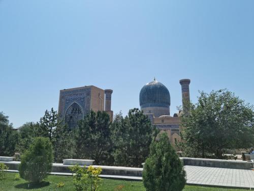 Samarkand Imron Hotel, Oqdaryo