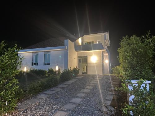 Casa con Piscina privada en Ricaurte cerca a Xielo in El Brasil