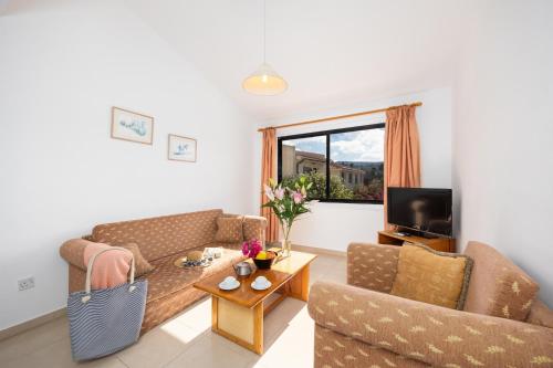 Tavros Hotel Apartments - image 10