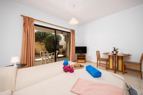 Tavros Hotel Apartments - image 3