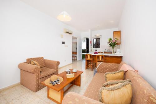 Tavros Hotel Apartments - image 5
