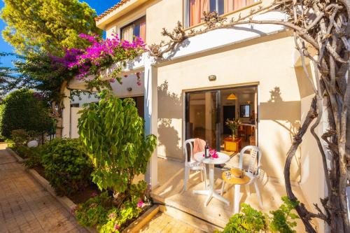Tavros Hotel Apartments - image 12
