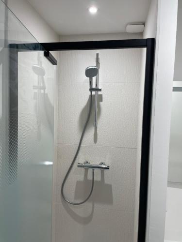 Zuhanyzó, Studio 401 - Hyper Centre - Intégralement rénové - Toutes commodités à pied (Studio 401 - Hyper Centre - Integralement renove - Toutes commodites a pied) in Szent-Nazaire