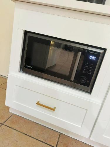 New renovated room with shared bathroom in Hacienda Heights