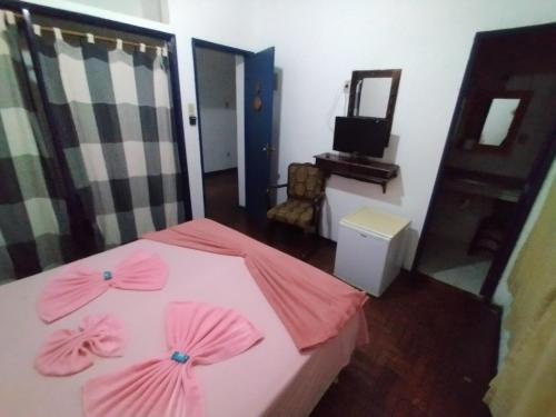 1 king bed, 2 twin beds