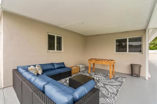 Balcony/terrace, Miami Japandi Style Pool - BBQ in Olympia Heights