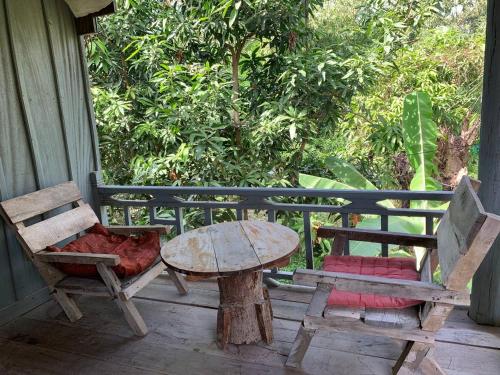 バルコニー/テラス, Family Batcave Homestay in バタンバン