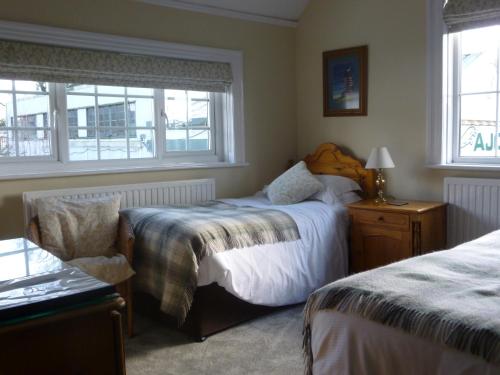 1 double bed, 1 twin bed