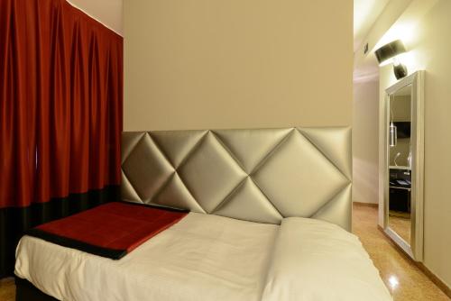 1 queen bed, 1 twin bed