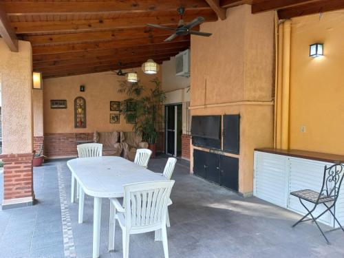 Casa centrica amplia con patio in Roque Sáenz Peña