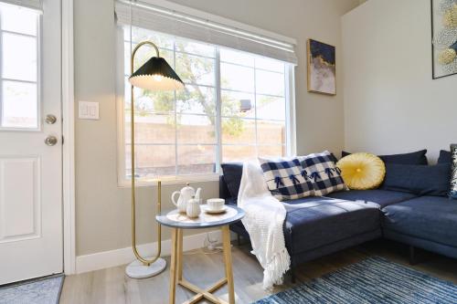 Near the Strip, Smart TVs, WiFi, private garage and backyard, Las Vegas (foto 7)