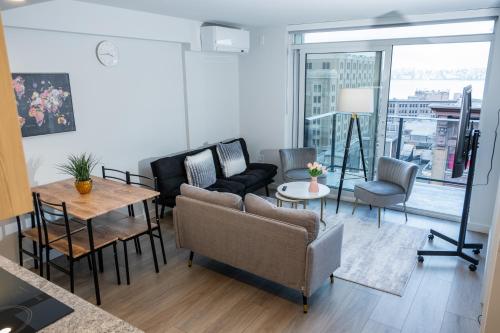 Deluxe Family Suite image 7