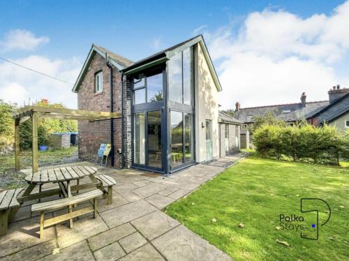 Viesnīcas āriene, Hên Stablau - Spacious Pet-Friendly Welsh Retreat by PolkaStays (Hen Stablau - Spacious Pet-Friendly Welsh Retreat by PolkaStays) in Llangwm (Conwy)