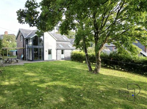Viesnīcas āriene, Hên Stablau - Spacious Pet-Friendly Welsh Retreat by PolkaStays (Hen Stablau - Spacious Pet-Friendly Welsh Retreat by PolkaStays) in Llangwm (Conwy)