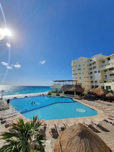 Cancun Plaza Condos - Photo 1