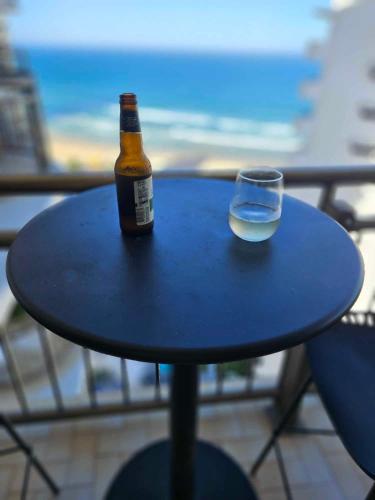 SURFERS PARADISE ABSOLUTE BEACHFRONT WITH VIEWS, HIGH LEVEL 1br Apt - IDEAL FOR COUPLES or 2 PPL TRAVELLING TOGETHER SURFERS PARADISE ABSOLUTE BEACHFRONT WITH VIEWS, HIGH LEVEL 1br Apt - IDEAL FOR COUPLES or 2 PPL TRAVELLING TOGETHER