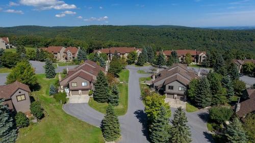 Seven Springs Sunridge 3 Bedrooms Deluxe Condo - image 8
