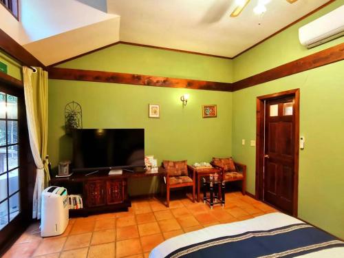 room detail thumbnail 1