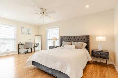 Luxury 2BD Oceanfront Condo plus Private Parking, 2 Minute Walk to the Beach! in Holmes Beach, USA