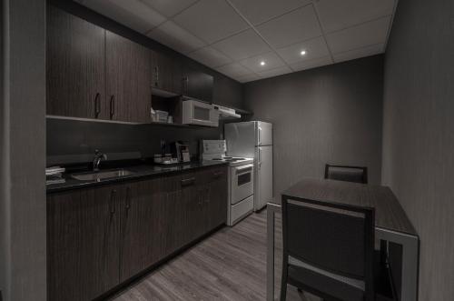 Hotel & Suites Le Dauphin Drummondville