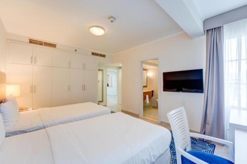 Millennium Lakeview Residences, Dubai (photo 10)