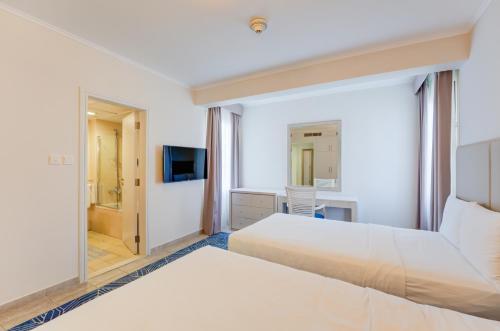 Millennium Lakeview Residences, Dubai (photo 8)