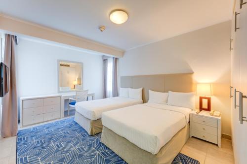 Millennium Lakeview Residences, Dubai (photo 11)