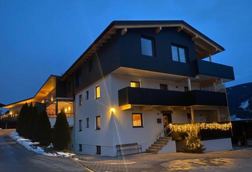 Apartment with Mountain View