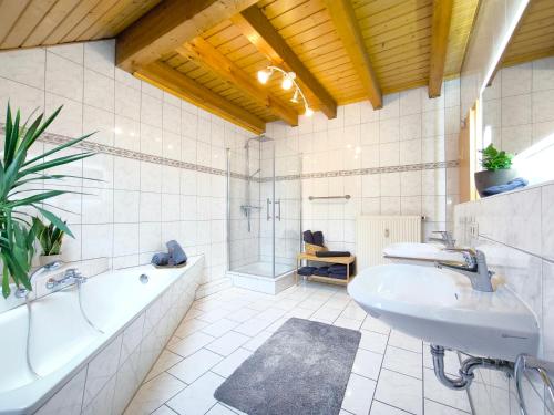 Bruser, Ferienhaus Goldgrube - 5 Zimmer - 140qm am Fluss in Mehlbach