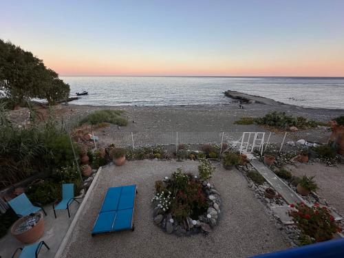 Apartments by the sea in Viannos