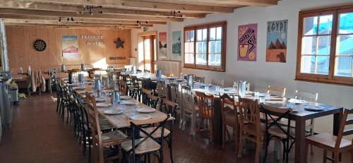 Freeride Hostel Restaurant & Camps – Les Crosets, PA