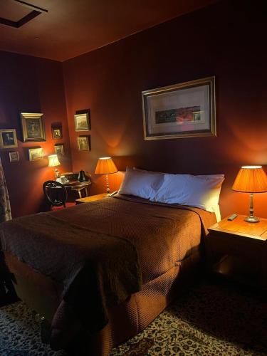 Queens Court Hotel - image 7