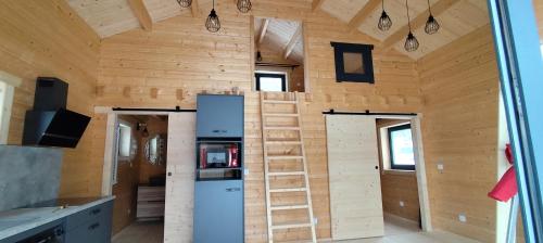 Cabane des Roches à 2 min de Vulcania - Calme et Nature (Cabane des Roches a 2 min de Vulcania - Calme et Nature) in Saint-Ours (Auvergne)