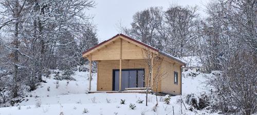 Cabane des Roches à 2 min de Vulcania - Calme et Nature (Cabane des Roches a 2 min de Vulcania - Calme et Nature) in Saint-Ours (Auvergne)