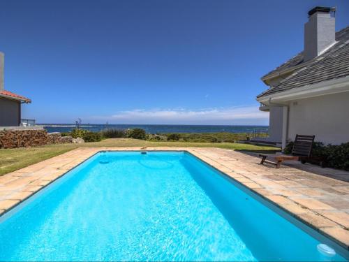Басейн, Sandbaai Country House in Германус