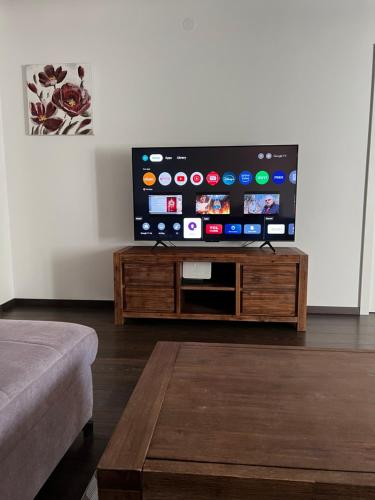 Lili Mar, 2-bedroom apartment with private parking - Tap to explore photos