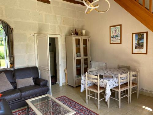 Loire Valley Cottages - image 11