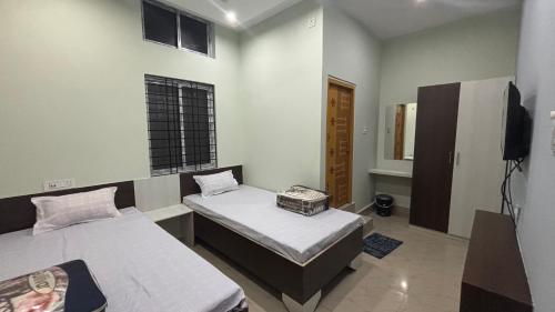 2 twin beds