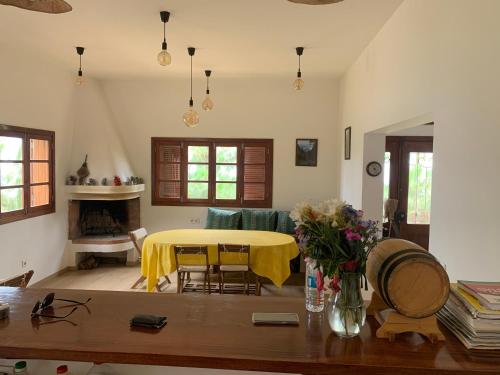 Full House Casa Cogumelo Pico da Cruz in จาเนลา